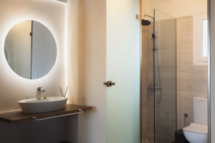 Kanali View Hotel standard room shower